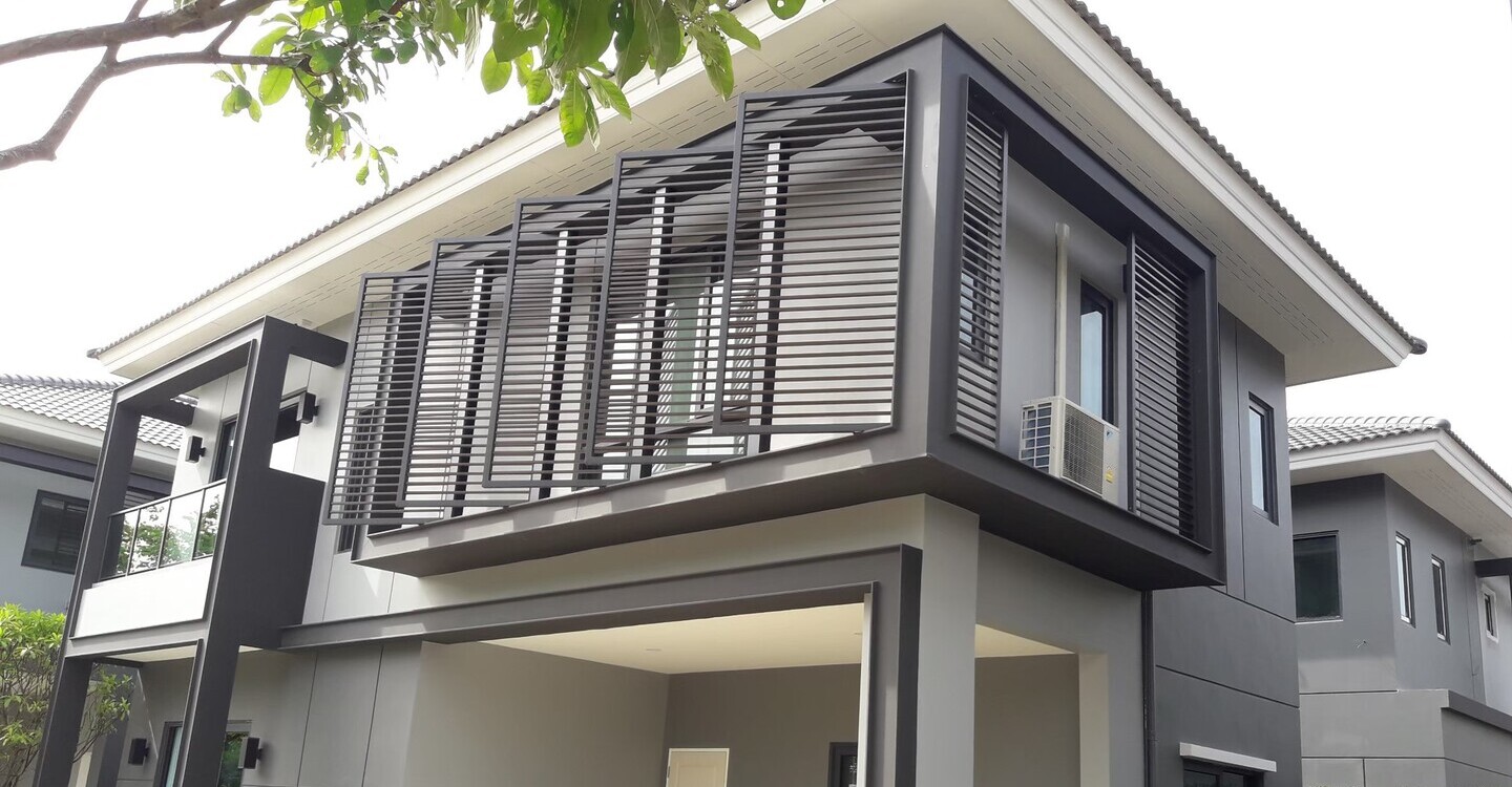 วัสดุตกแต่ง เอสซีจี รุ่น บัวผนัง SG20 เซาะร่องดักน้ำ ขนาด 20x300x5.0 ซม. สีซีเมนต์